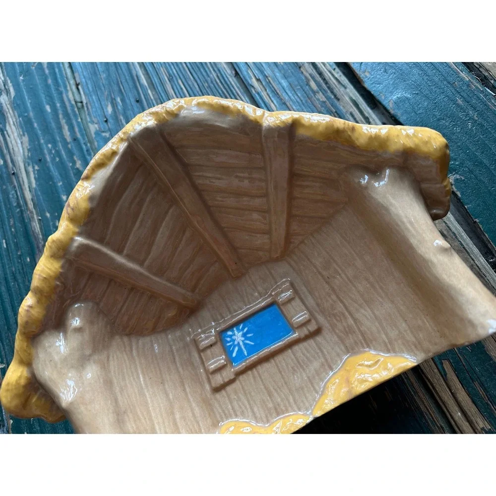 Vintage Ceramic Nativity Stable Creche Brown Thatched Roof Star Window 11 Inch‎
